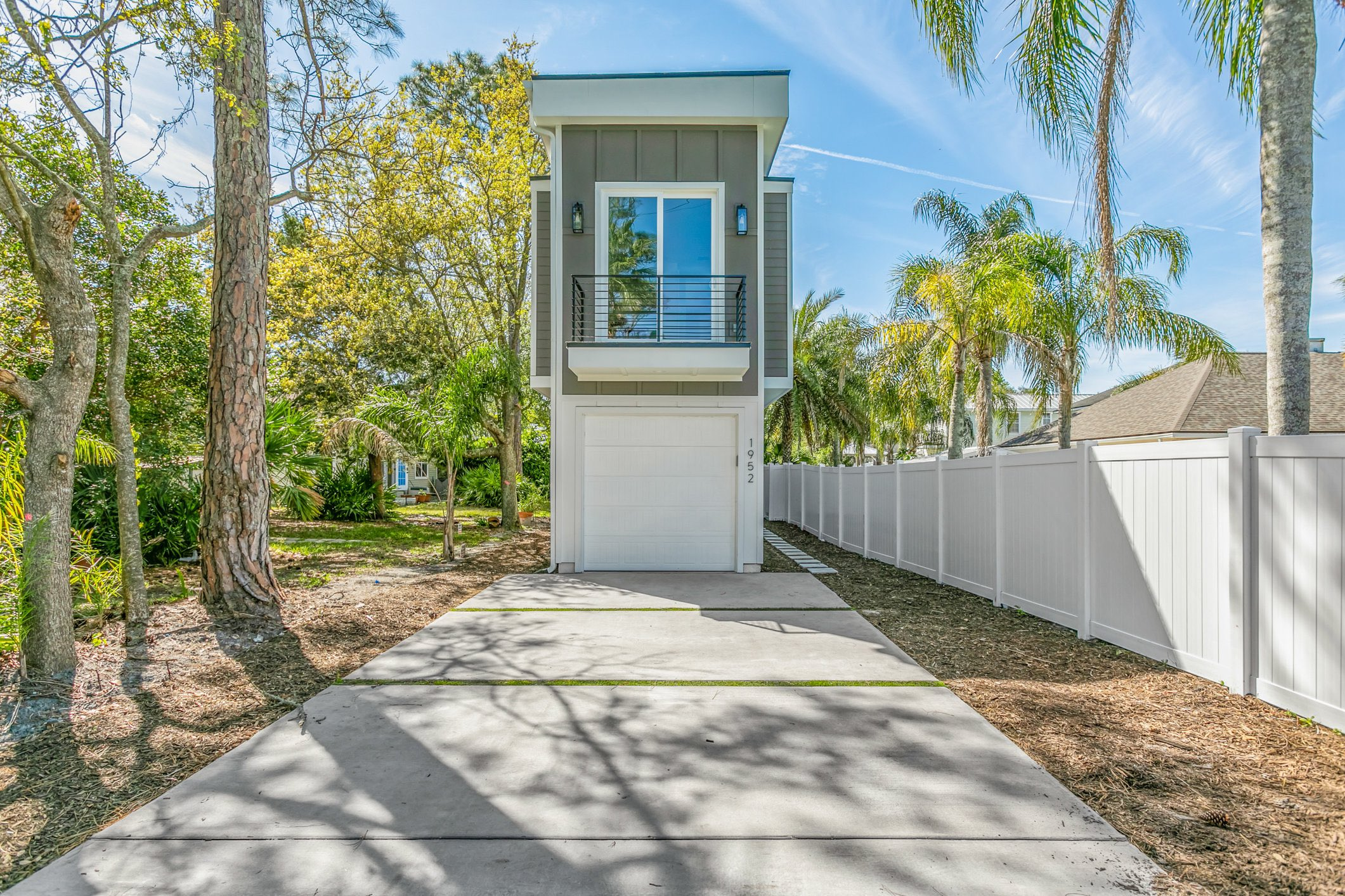 Skinny House For Sale In Jacksonville, FL for $619,000