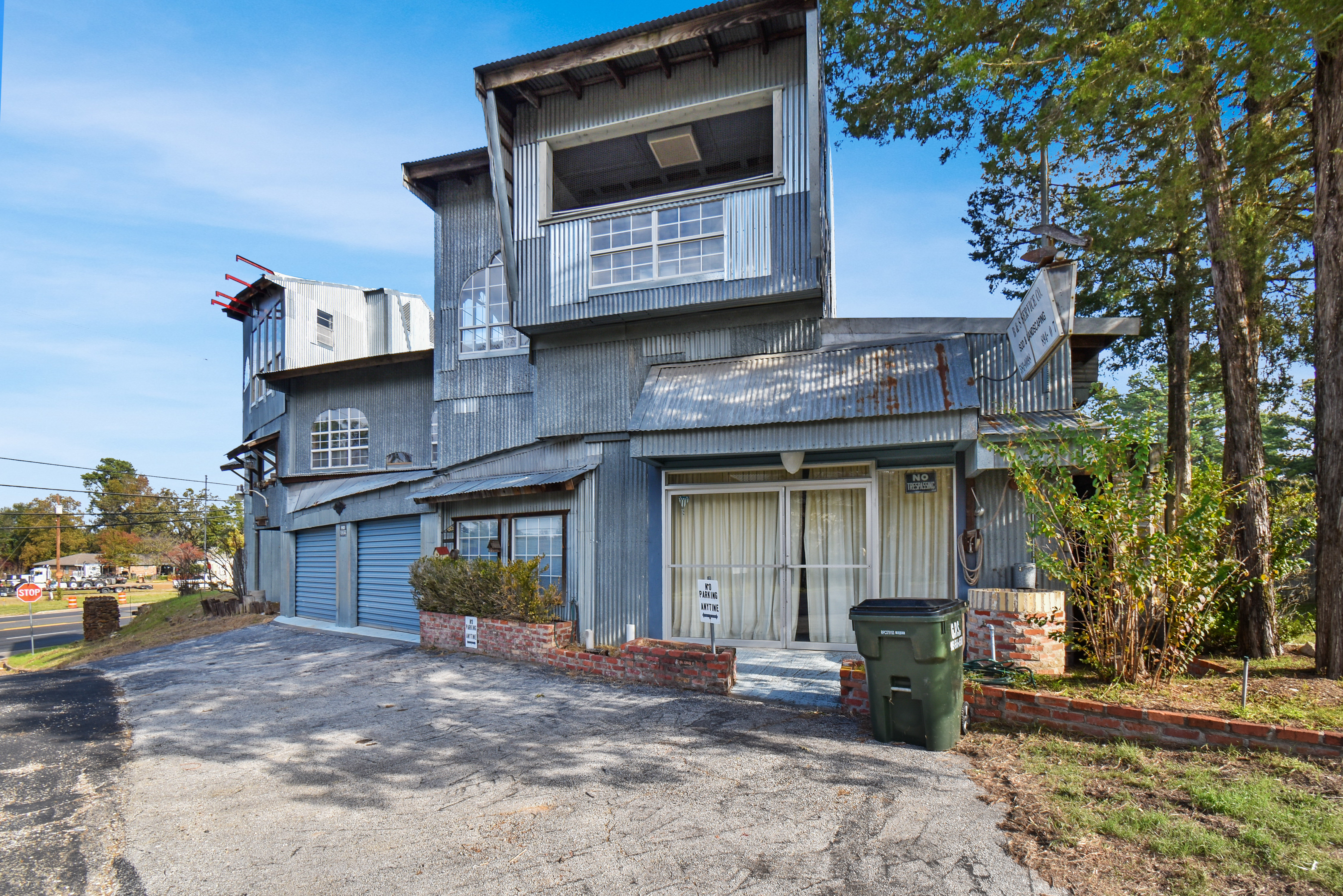 The DIY “Tin Castle” In Tyler Is A 20 Room Property Of Your Dream