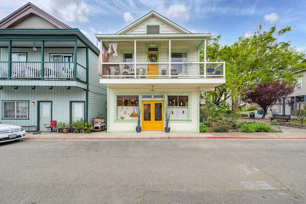 Former Walnut Grove Bathhouse Lists On Zillow