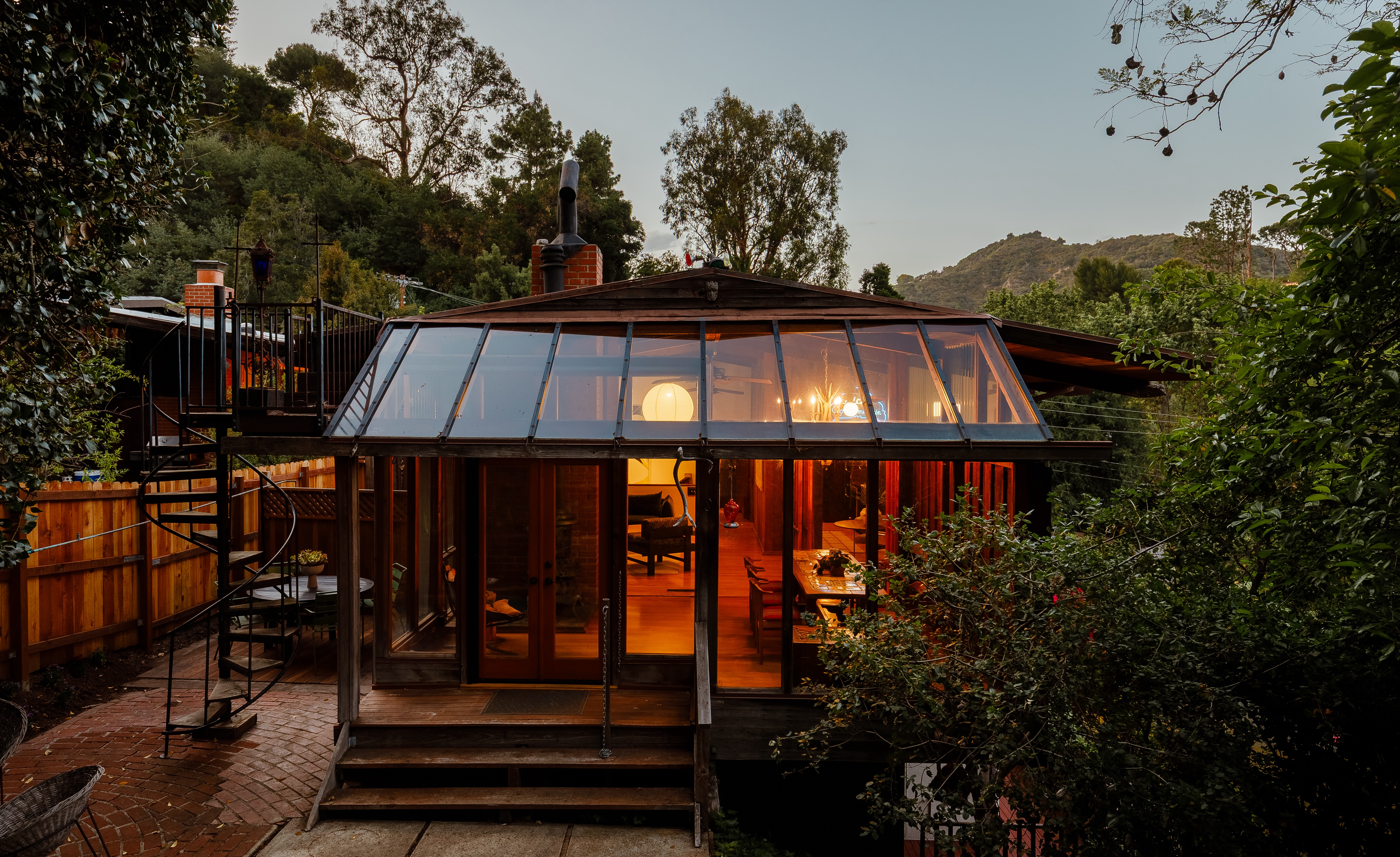 This Los Angeles “Midcentury Treehouse” is Gorgeous