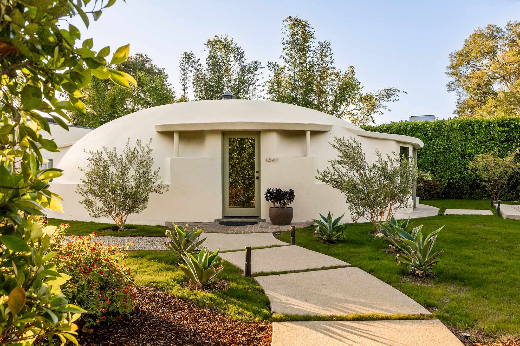 The Only Surviving Wallace Neff Dome House in the US Just Listed in Pasadena and We Wouldn’t Change a Thing